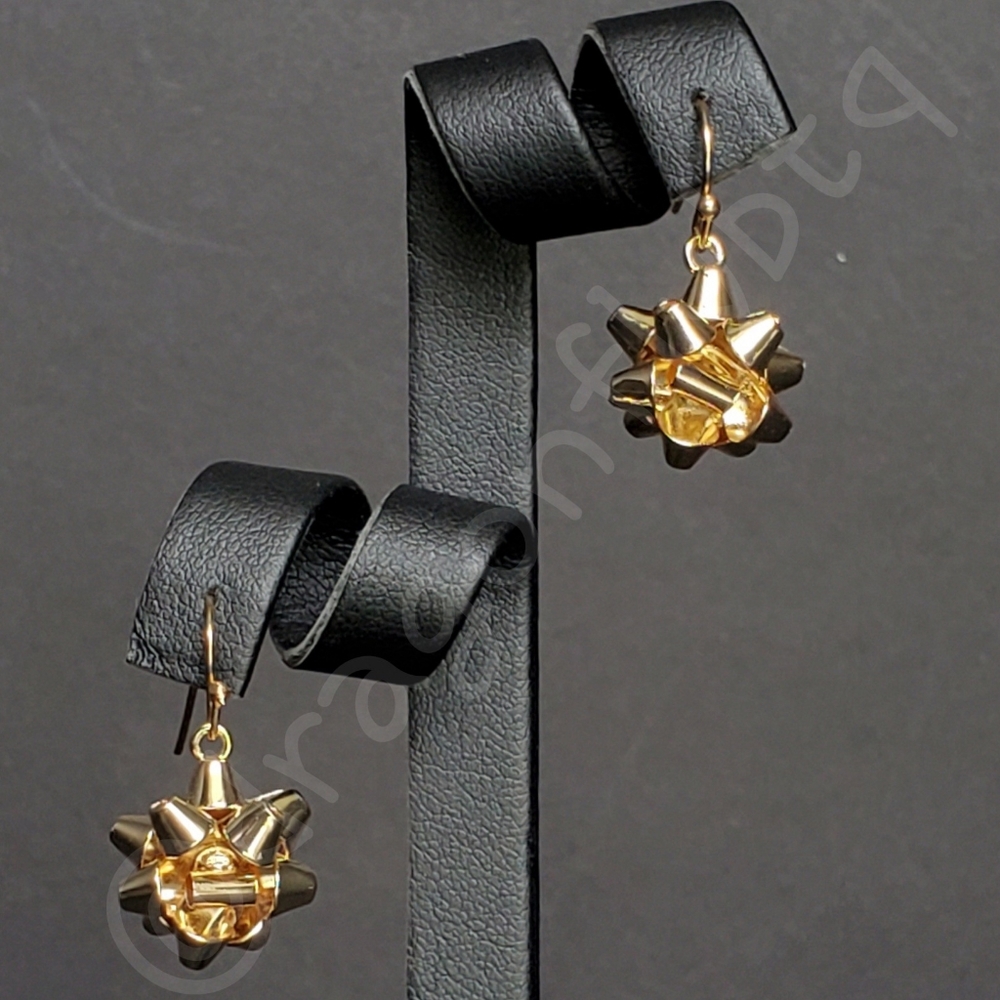 NWT Gift Bow Fashion Gold Tone Earrings